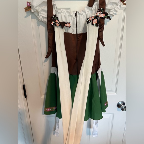 Leg Avenue Woman's medium Oktoberfest Costume Gretchen Beer Maiden Cotton Blend - Picture 8 of 10